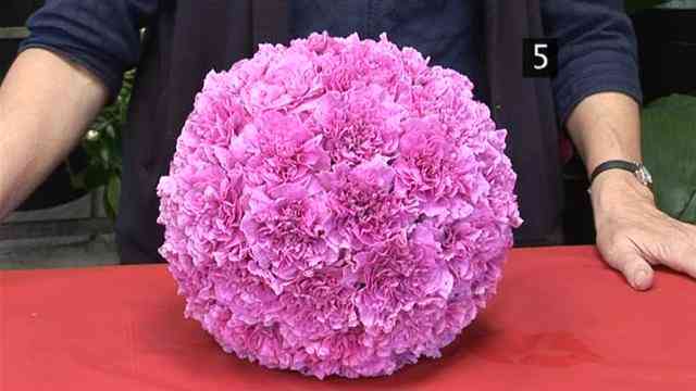 Cómo hacer una esfera colgante con flores