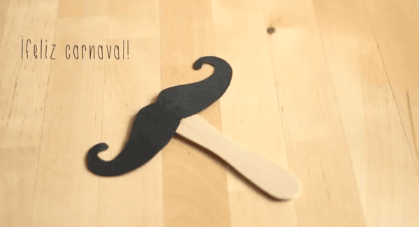 DIY: Bigotes de cartulina para Carnaval