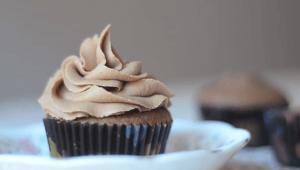Cómo hacer cupcakes de chocolate sin batidora