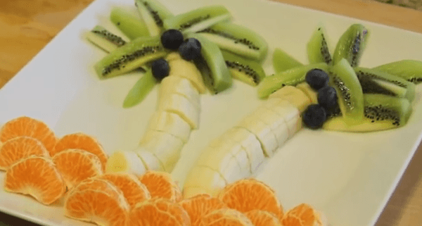 Cómo decorar un plato de frutas para niños