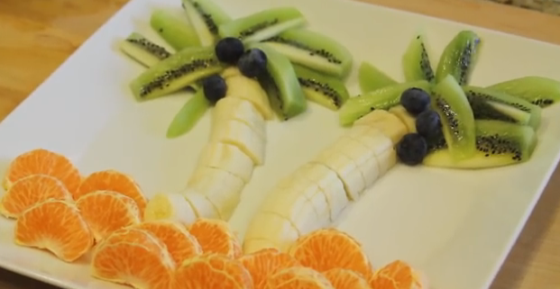 Cómo decorar un plato de frutas para niños