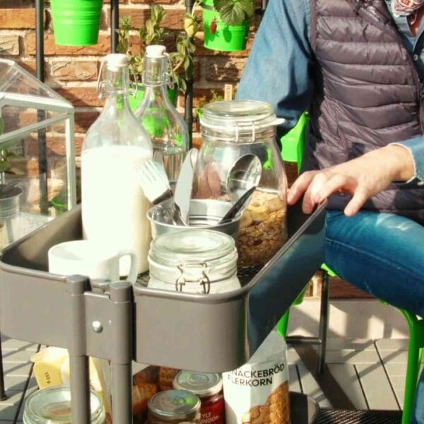 Lorenzo Meazza de IKEA nos ayuda a decorar el balcón de Paula