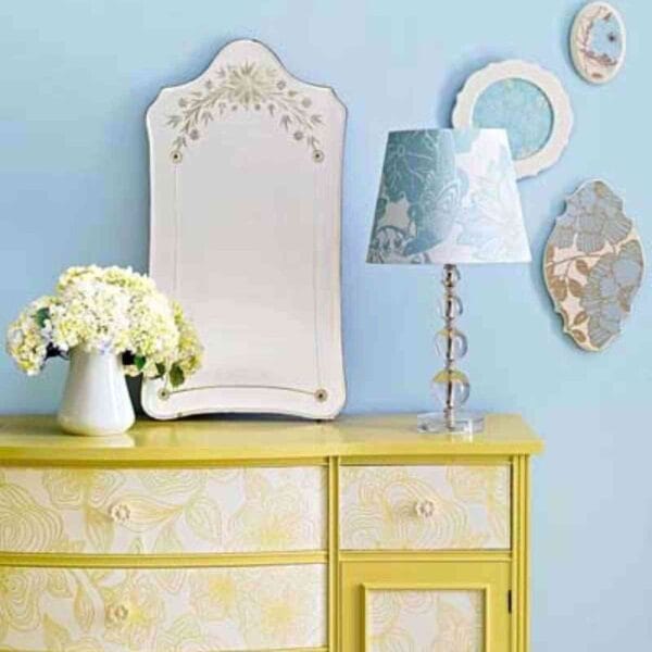 decorar una cajonera con papel pintado