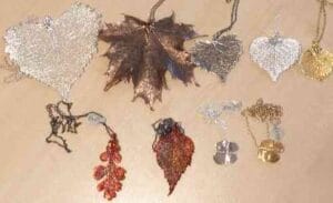 DIY collar hecho con una hoja