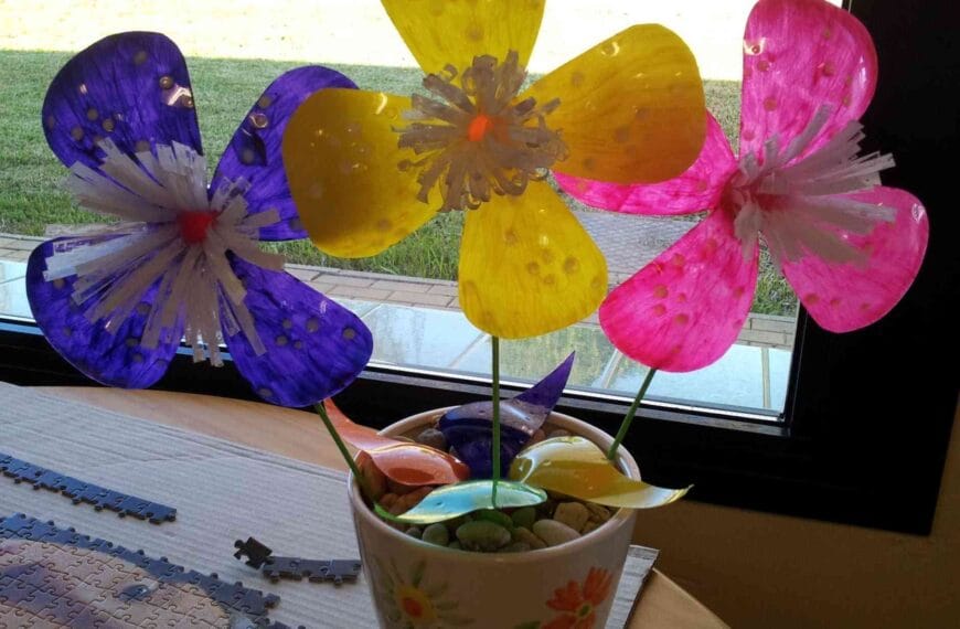 Cómo hacer flores originales con botellas de plástico