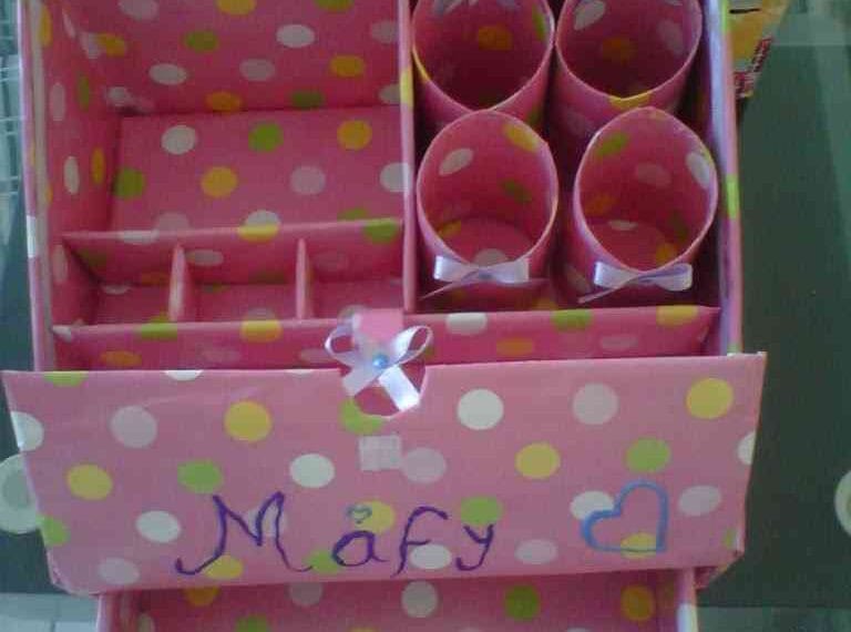 DIY: Organizador original de maquillaje hecho con cartón