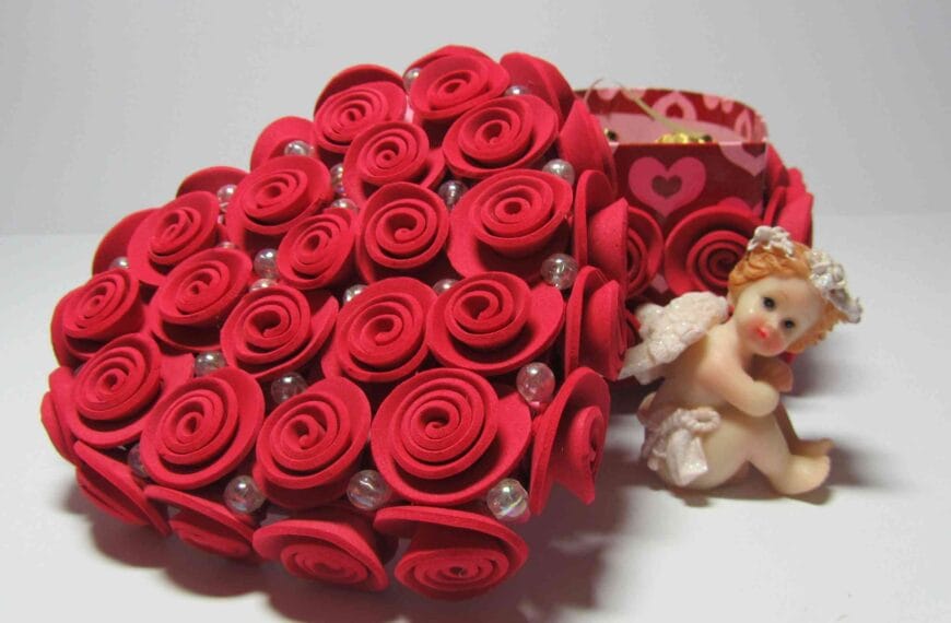 Nueva portada 6 Caja romántica de rosas con goma eva