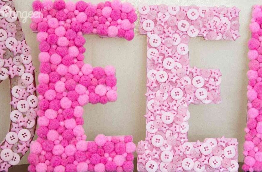 Decoración chic y femenina con letras en la pared