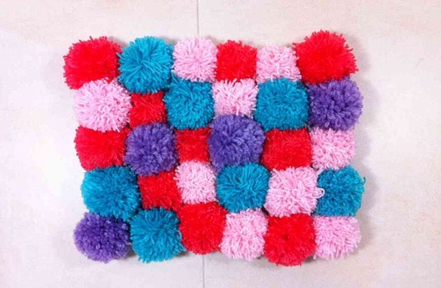 DIY: cómo hacer una alfombra con pompones de lana
