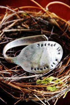 pulsera hecha con una cuchara
