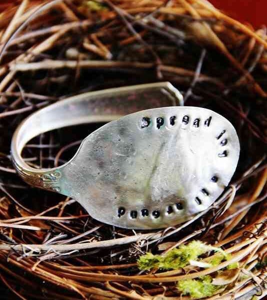 pulsera hecha con una cuchara