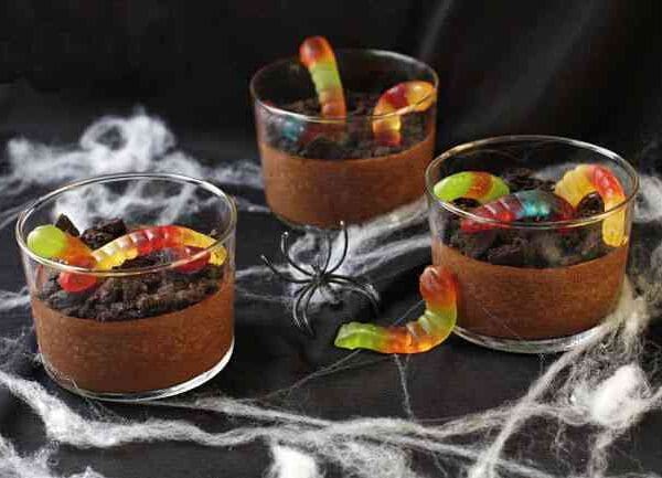 Mousse de chocolate con gusanos