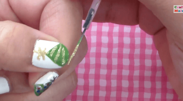 Decorar tus uñas en Navidad con árbolitos