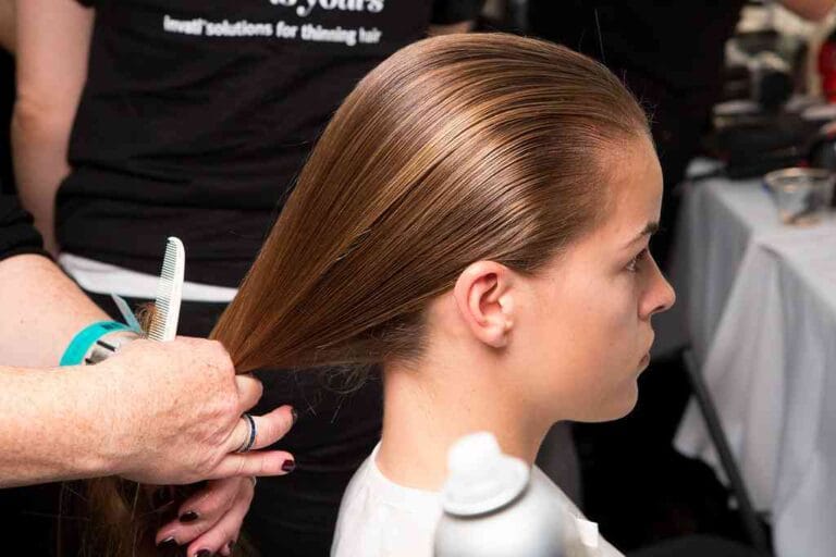 chica en peluqueria