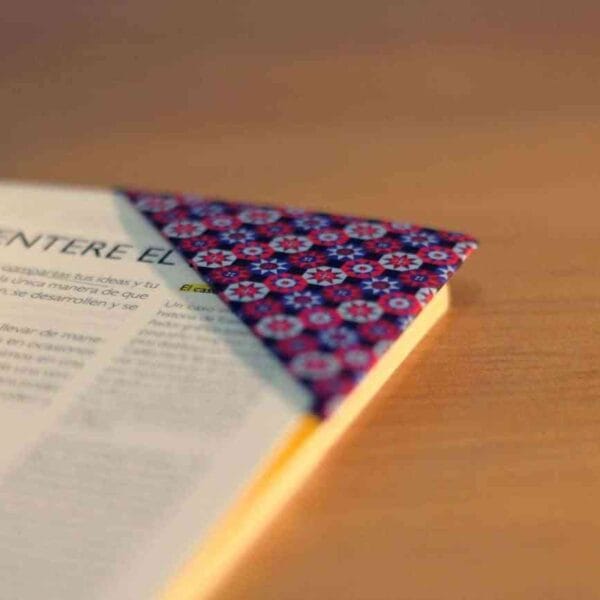Videotutorial de cómo hacer un marcapáginas de origami