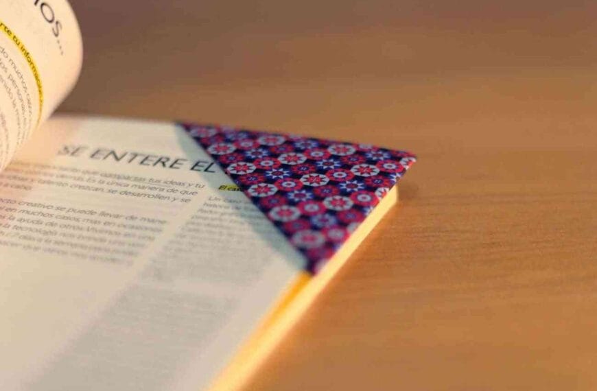 Videotutorial de cómo hacer un marcapáginas de origami