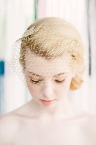 velo en color dorado de rejilla para novia