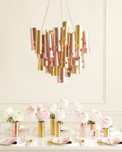 mesa decorada con papel dorado