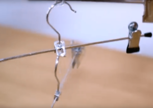 perchas engarzadas con anillas de latas