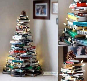 árbol de Navidad hecho con libros