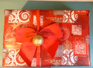 como envolver un regalo de Navidad