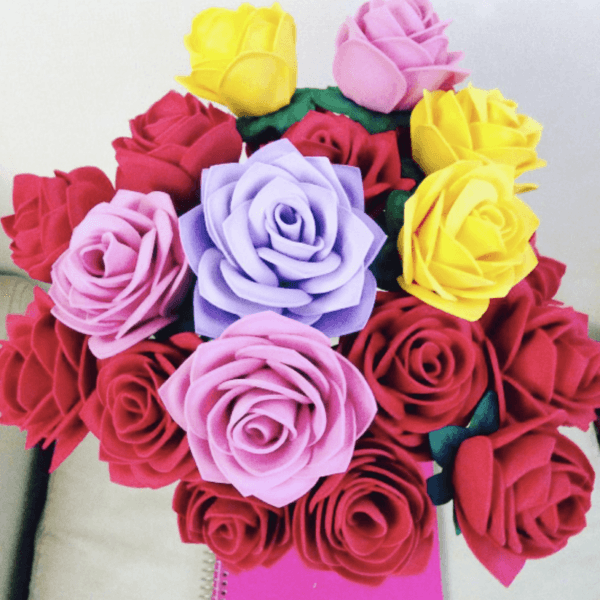 Hacer rosas con goma eva