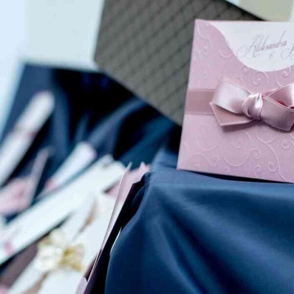 La importancia de las invitaciones y los sobres de boda
