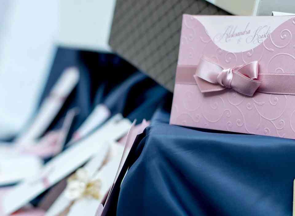 La importancia de las invitaciones y los sobres de boda