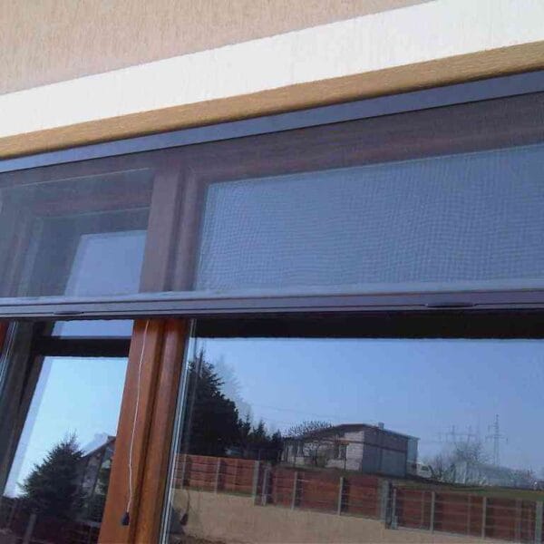 Persianas de PVC con mosquiteras para alejar a los insectos