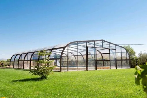 Decora el jardín con una cubierta para piscina