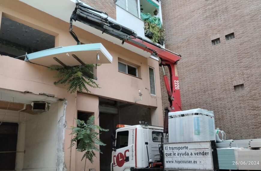 Top Courier refuerza su servicio de camión grúa en Madrid como solución segura para operaciones logísticas especializadas