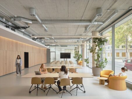 Cloudworks: Transformando el Diseño de Oficinas para Mejorar el Bienestar y la Experiencia Laboral 1 Silvia Pastor