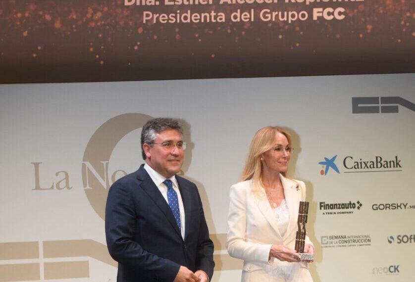 Esther Alcocer Koplowitz recibe el Premio de Honor de la CNC a toda su trayectoria profesional