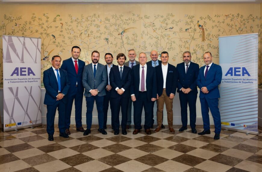 Nueva portada 6 La patronal del aluminio se reúne con el Ministro de Industria para abordar los desafíos del sector