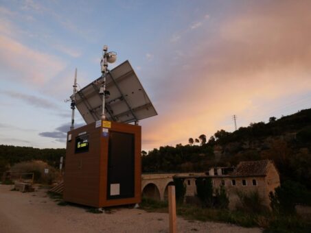 Monitoreo Sostenible: Tecnología de Detección de Riesgos de Sacen en Entornos Rurales 1 Sacen lleva la monitorización y la detección de riesgos a entornos rurales remotos con cabinas inteligentes sostenibles