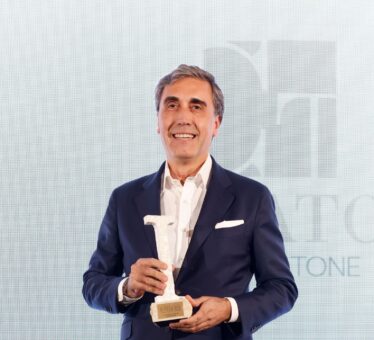 Ceratop®️ recibe el Premio a la Innovación en superficies porcelánicas para encimeras en los Premios Interiores