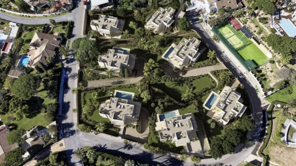 IQUO lanza Dream Hacienda Las Chapas, siete villas de autor en el Este de Marbella
